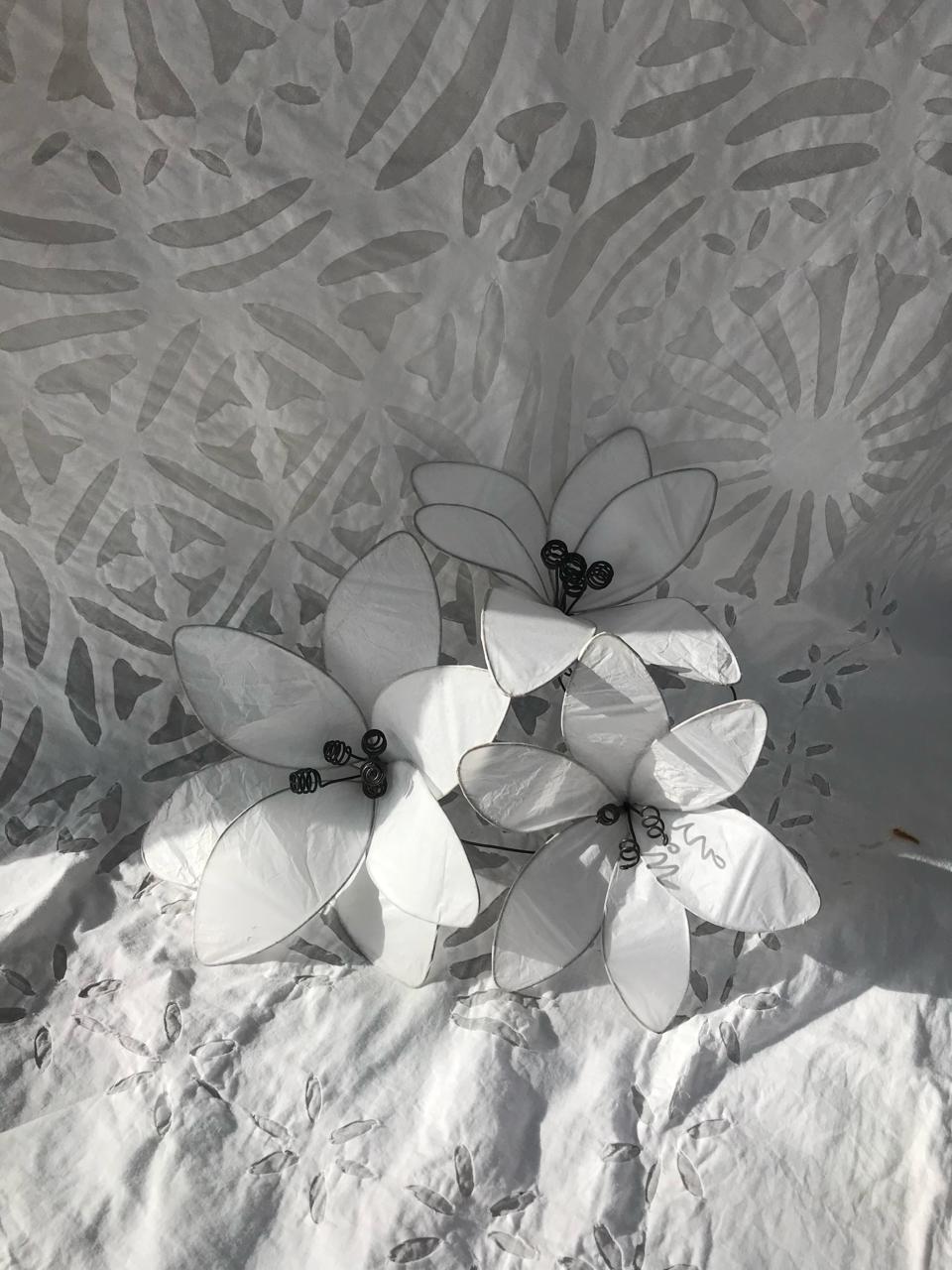 clase flores con alambre y papel - Imagen 3